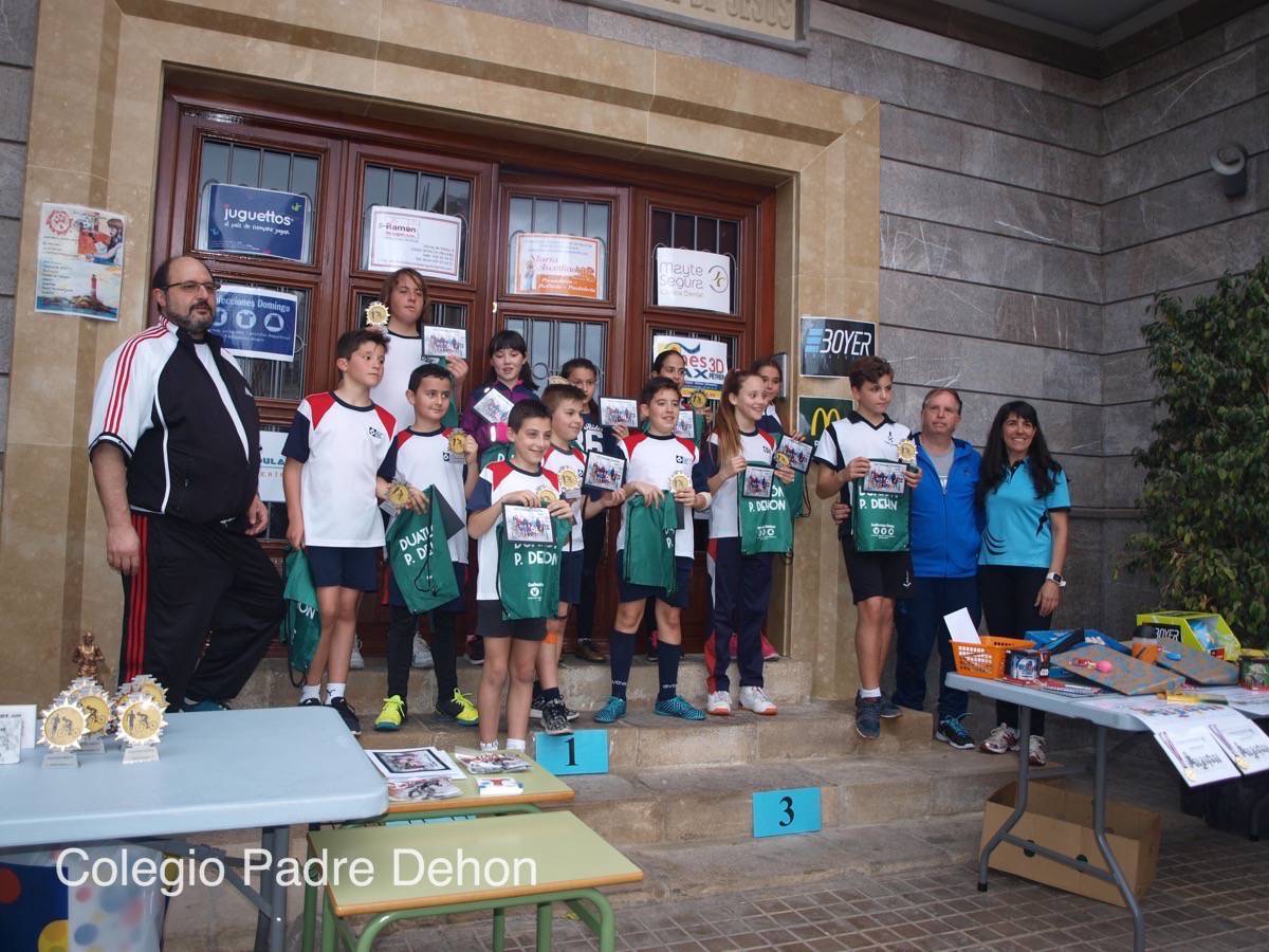 Trofeos y regalos para los participantes de 5º y 6º primaria